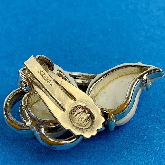 Vintage Kramer White Milk Glass Rhinestone Clip Earrings, Silver,Designer Signed - Picture 5 of 6